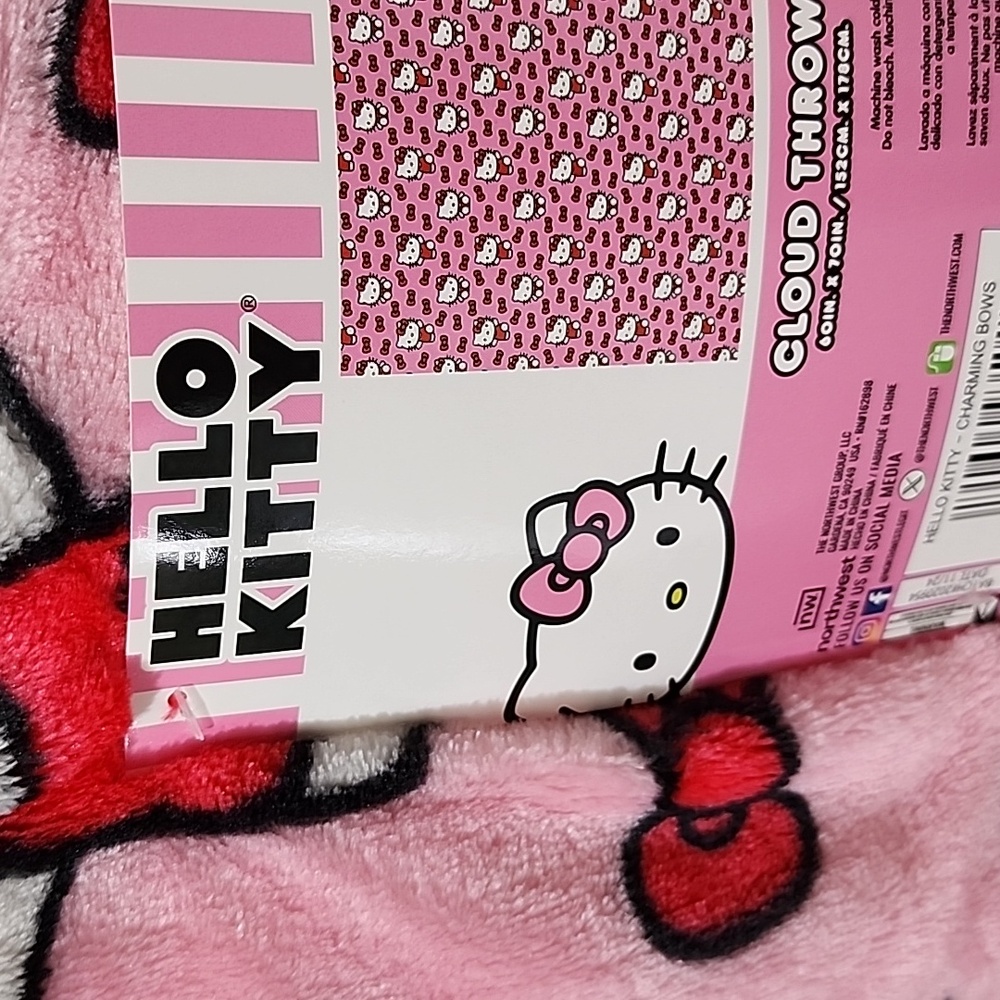 ๐๐ฉท HELLO KITTY PLUSH CLOUD THROW ๐ฉท๐ - Picture 5 of 8